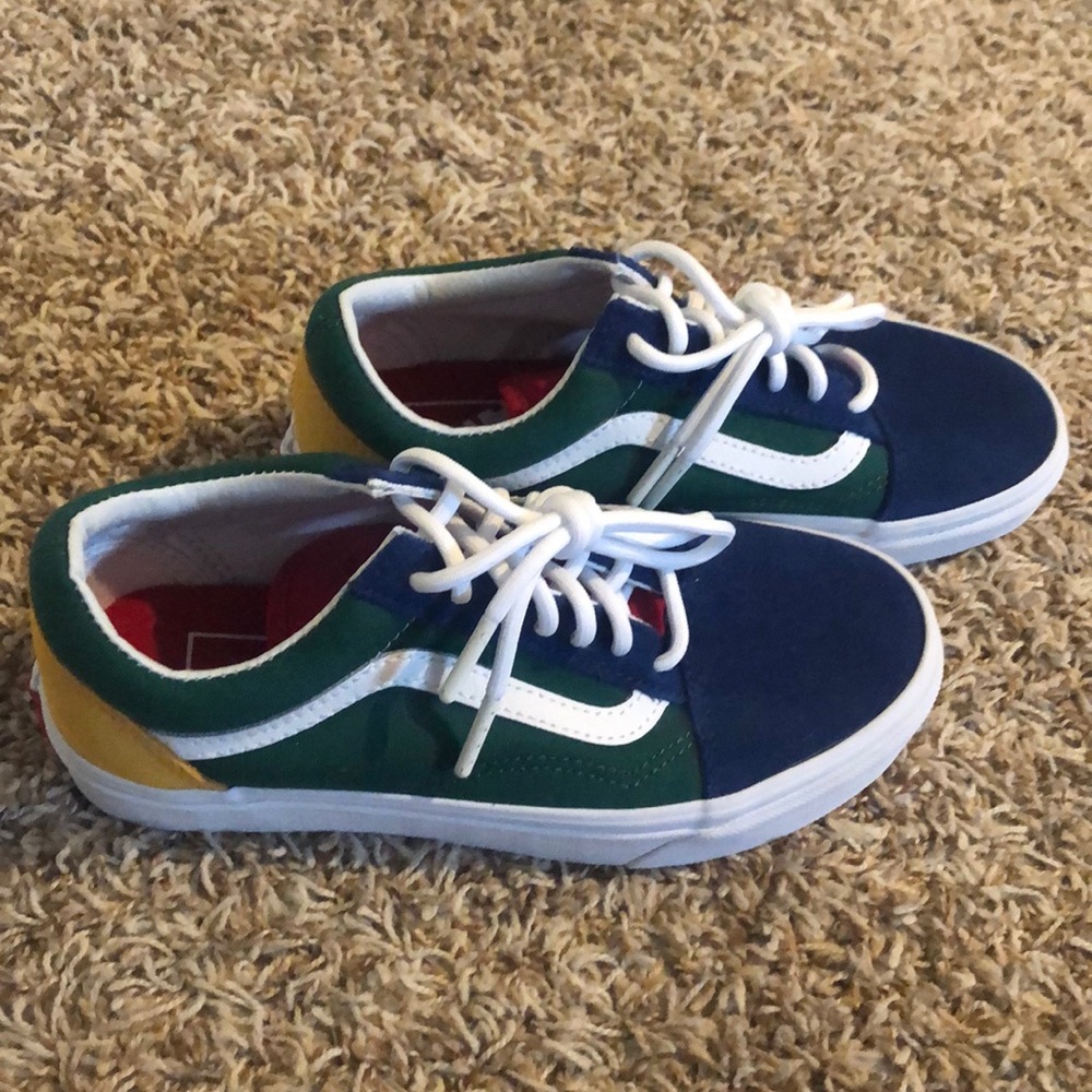 NEVER WORN VANS YACHT CLUB OLD SKOOL